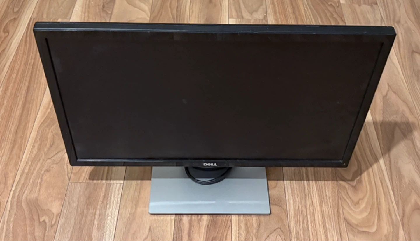 Dell Monitor - 24” FHD
