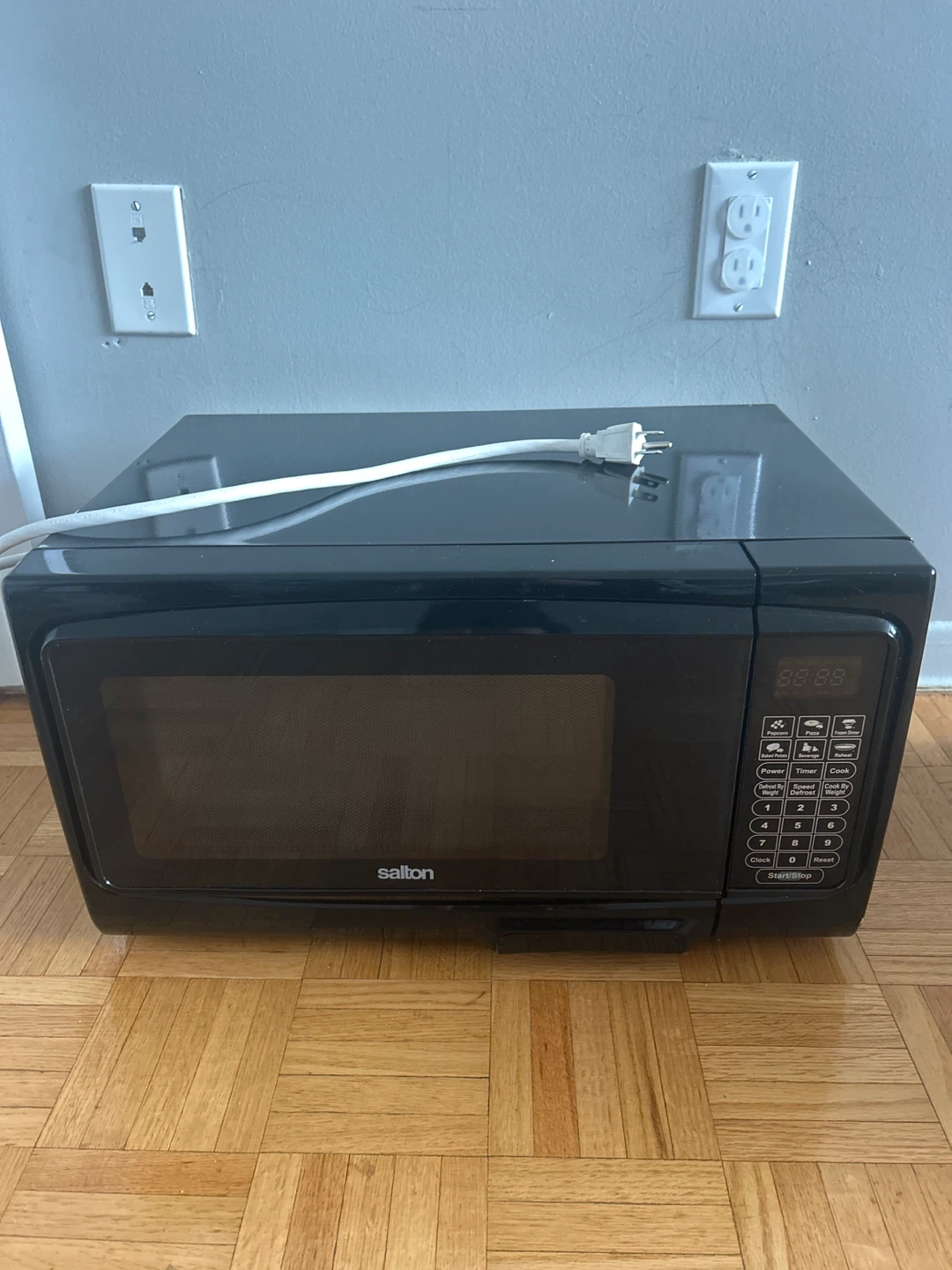 Salton Microwave Oven - Black