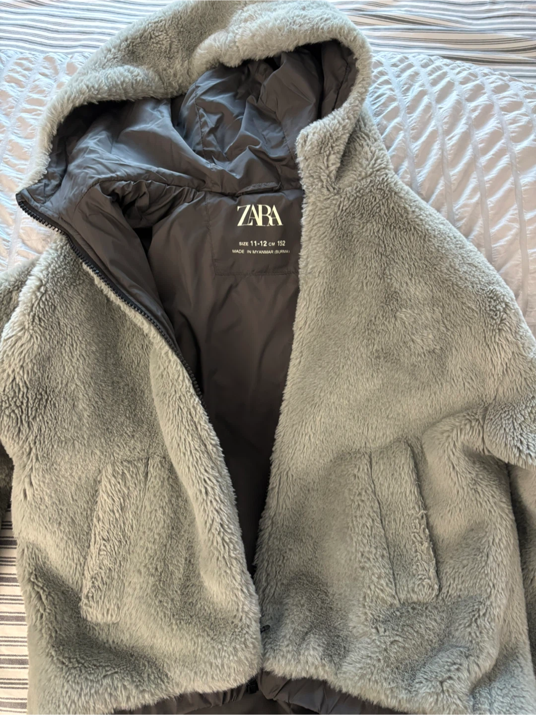 Zara Kids Hooded faux fur Jacket Size 11-12 - photo 2