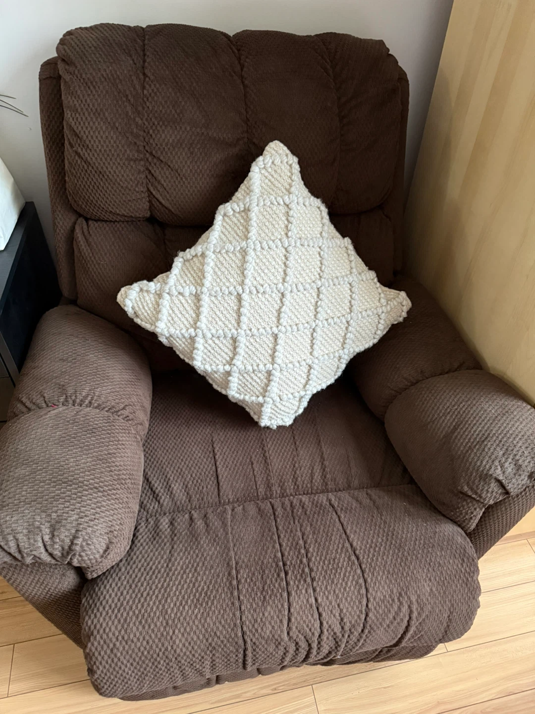 Move out sell - Brown Recliner - photo 2