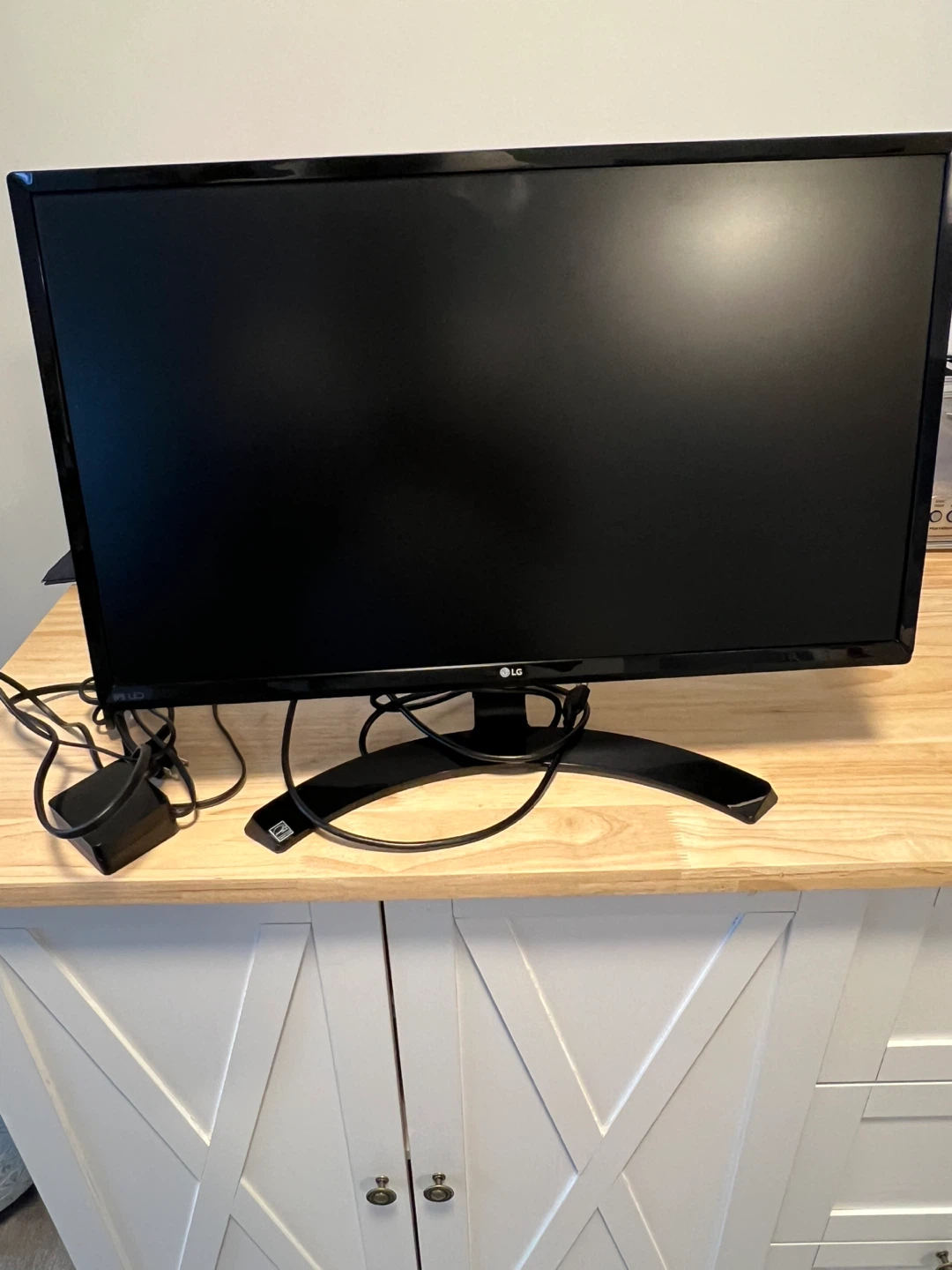 LG Monitor 24 inch- Great Condition - photo 2
