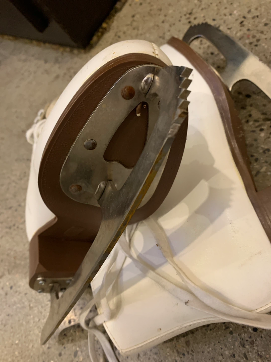 Women’s white skates new - photo 2