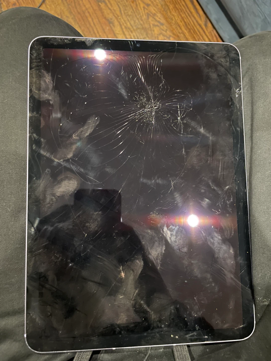 iPad Air 5th Gen (Cracked Screen) - photo 3