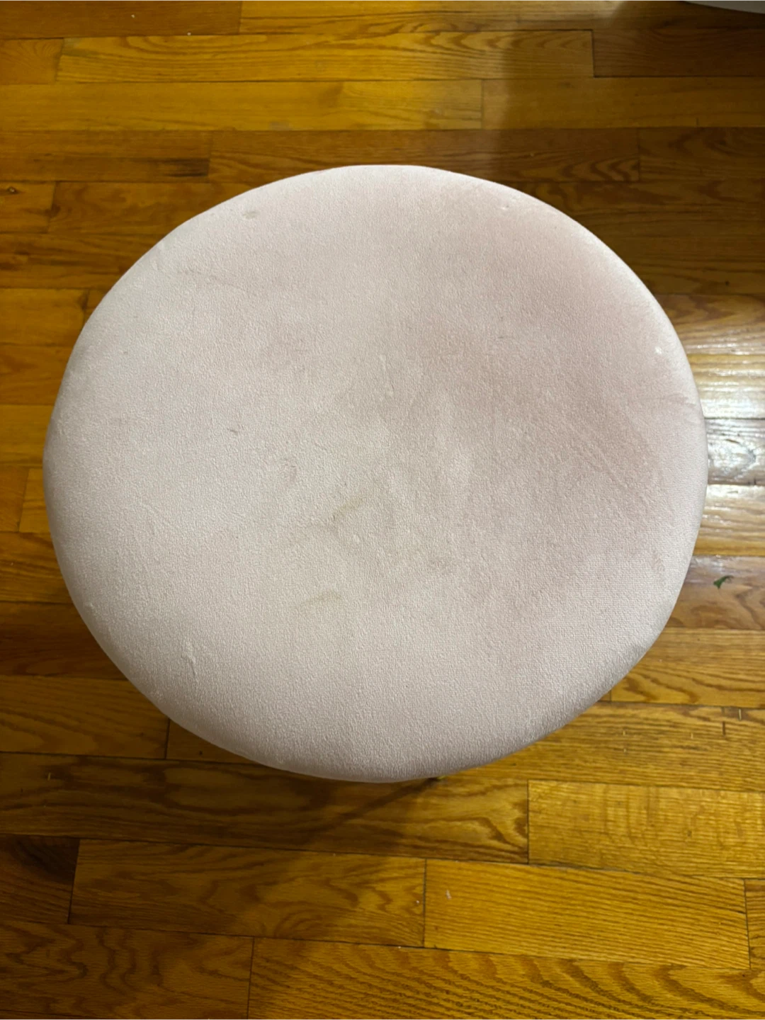 Pink velvet round ottoman - photo 4