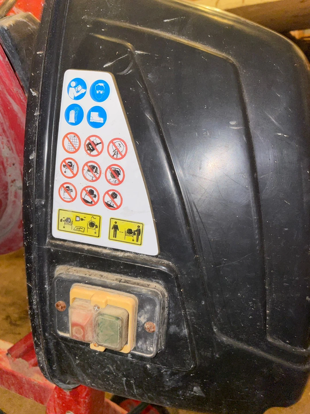 Yardmax Portable Concrete Mixer - photo 3