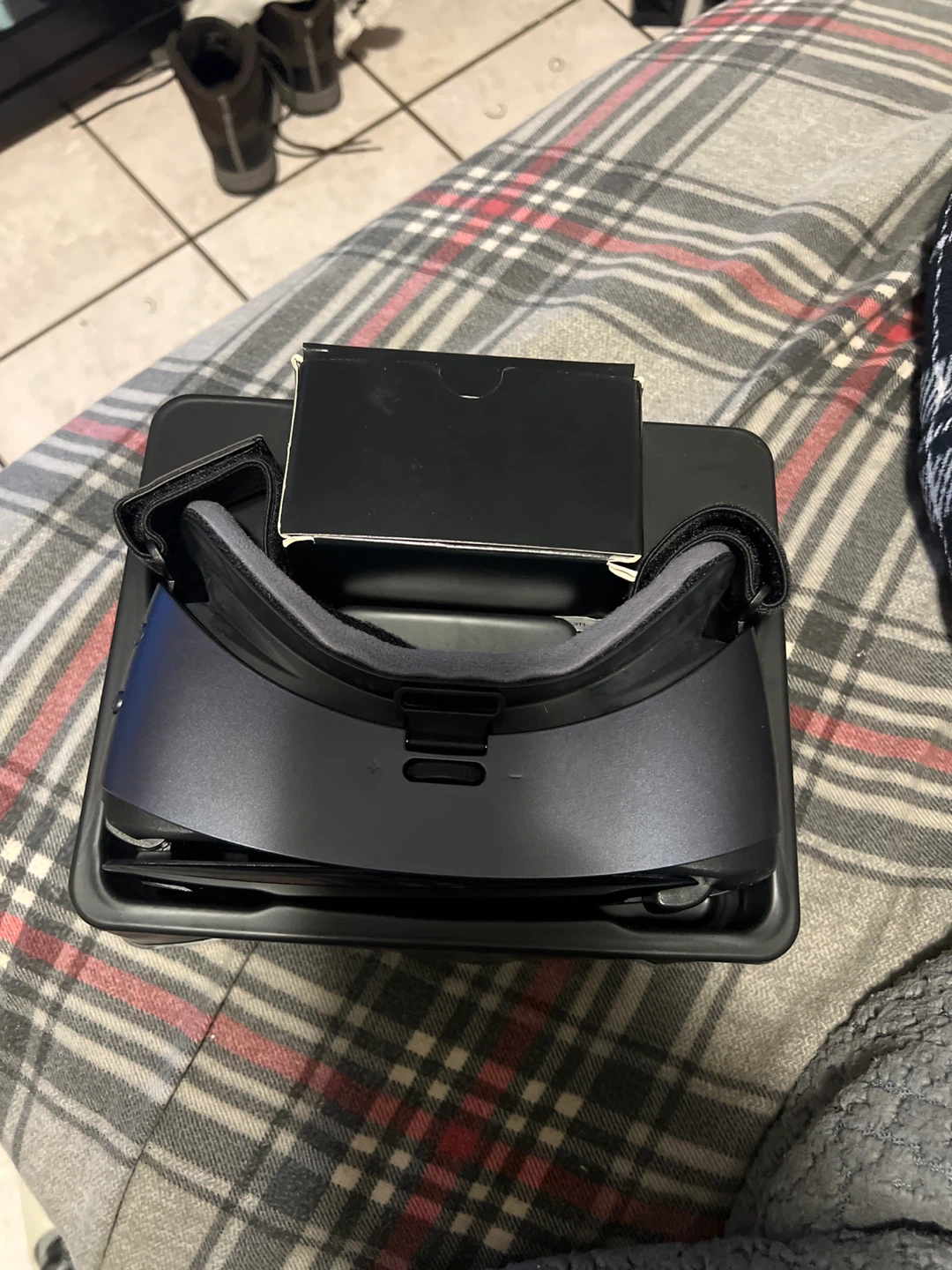Samsung Gear VR with Controller - Like New! - photo 3