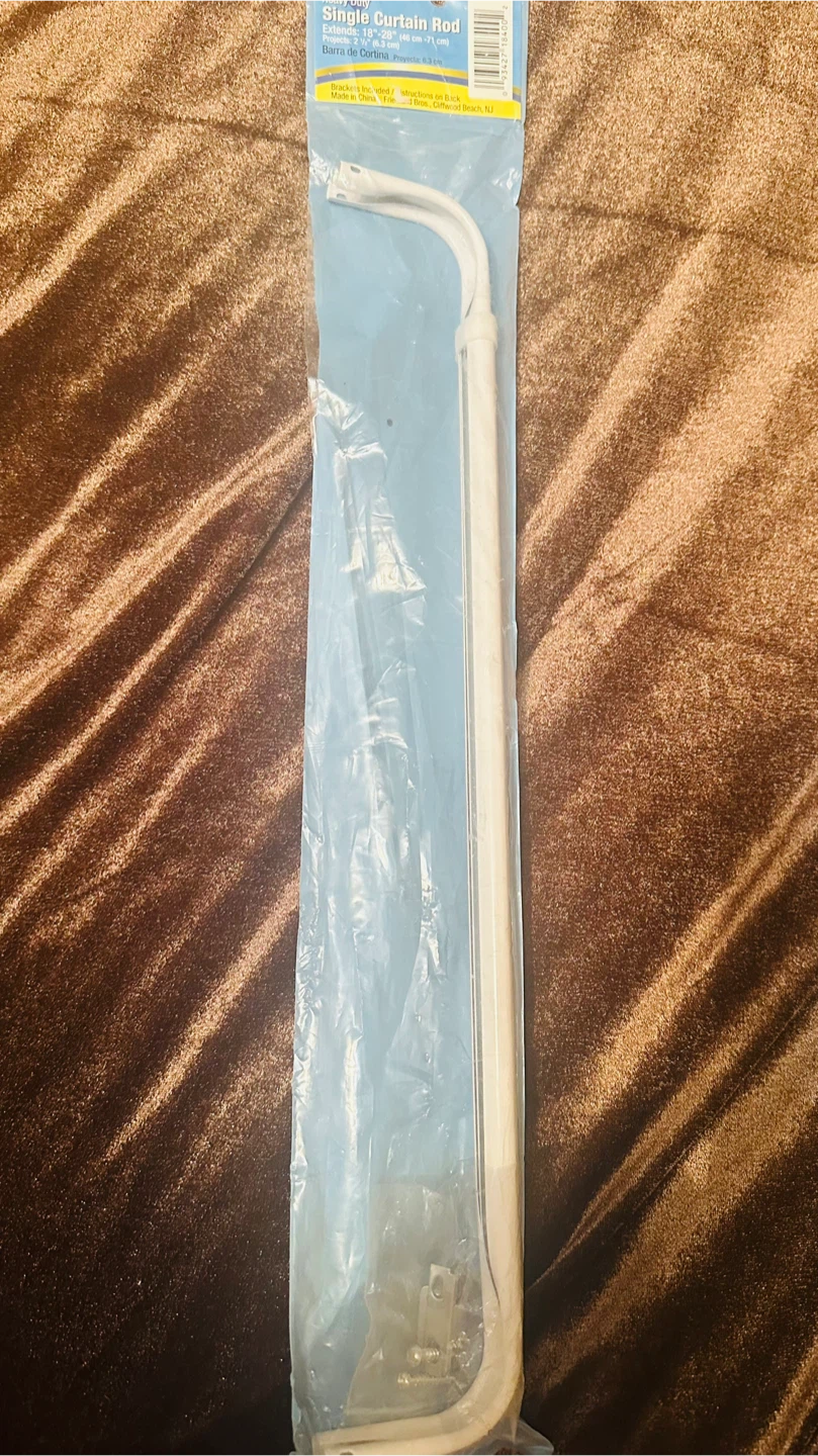 The Classic Touch Single Curtain Rod 18-28"