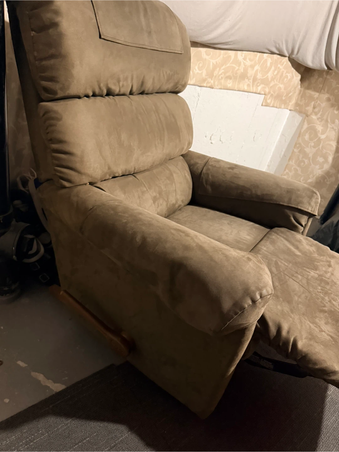 FREE!! Brown Recliner Chair - Comfy & Relaxing! - photo 2