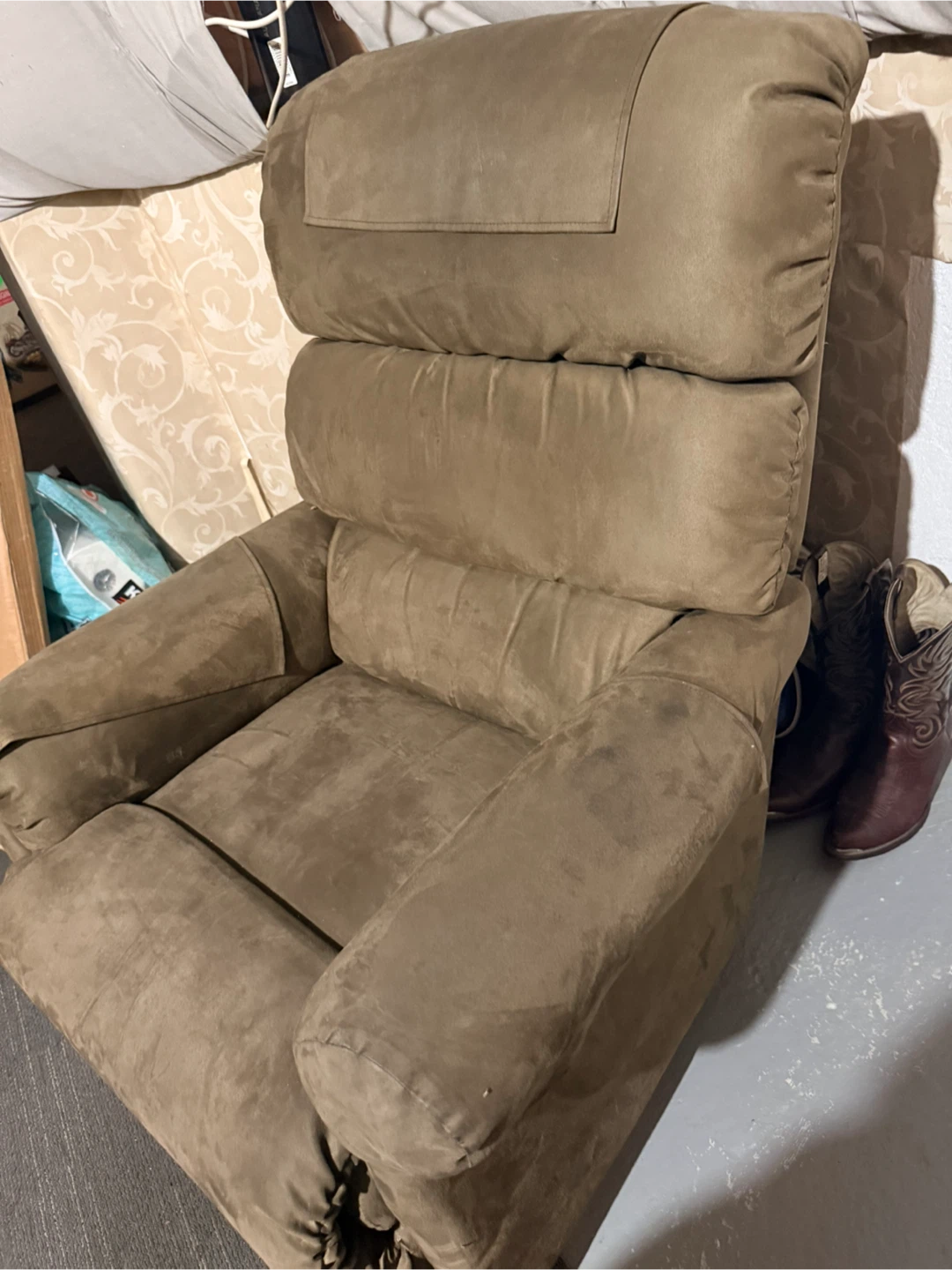 FREE!! Brown Recliner Chair - Comfy & Relaxing! - photo 3