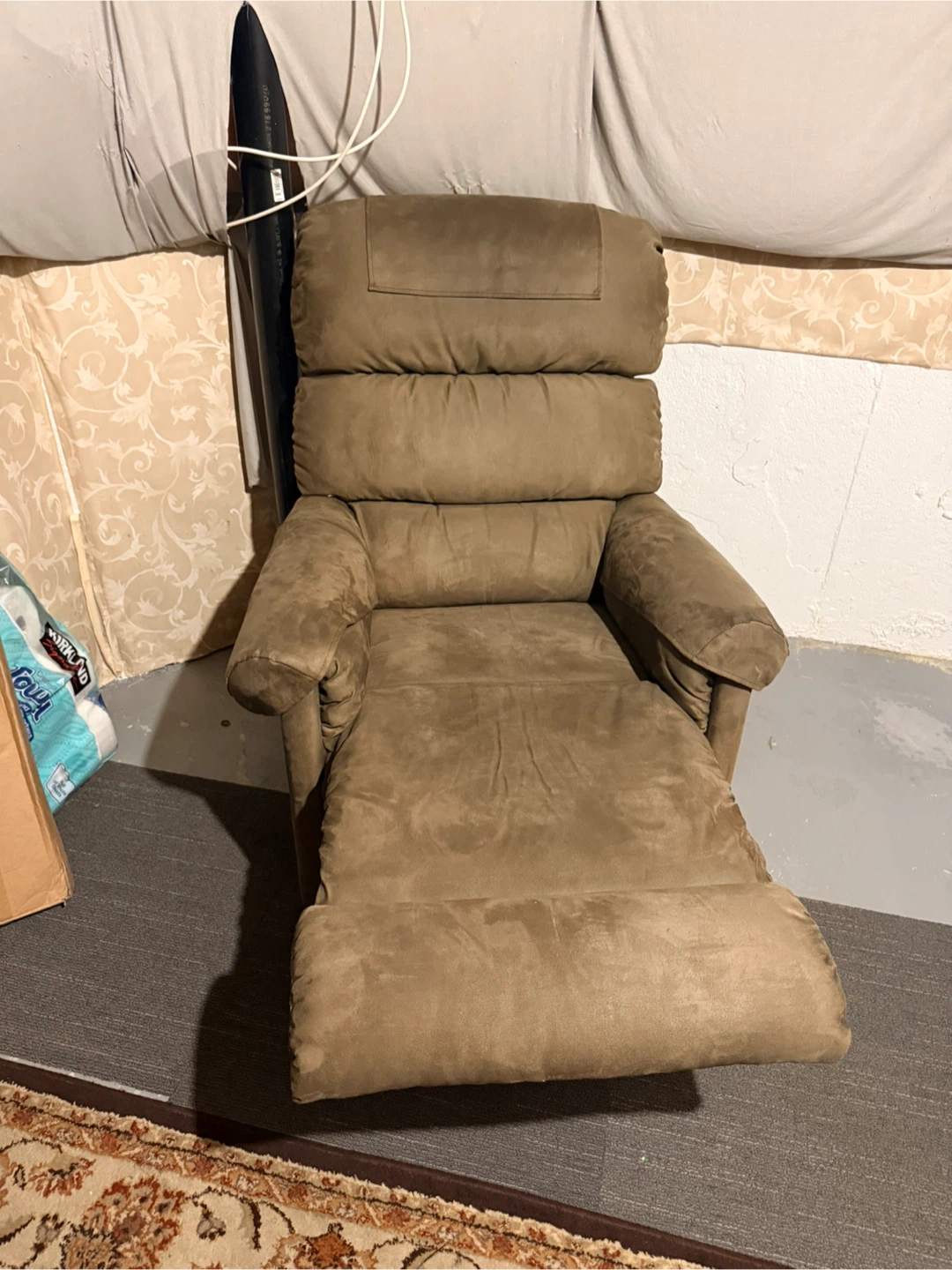 FREE!! Brown Recliner Chair - Comfy & Relaxing!