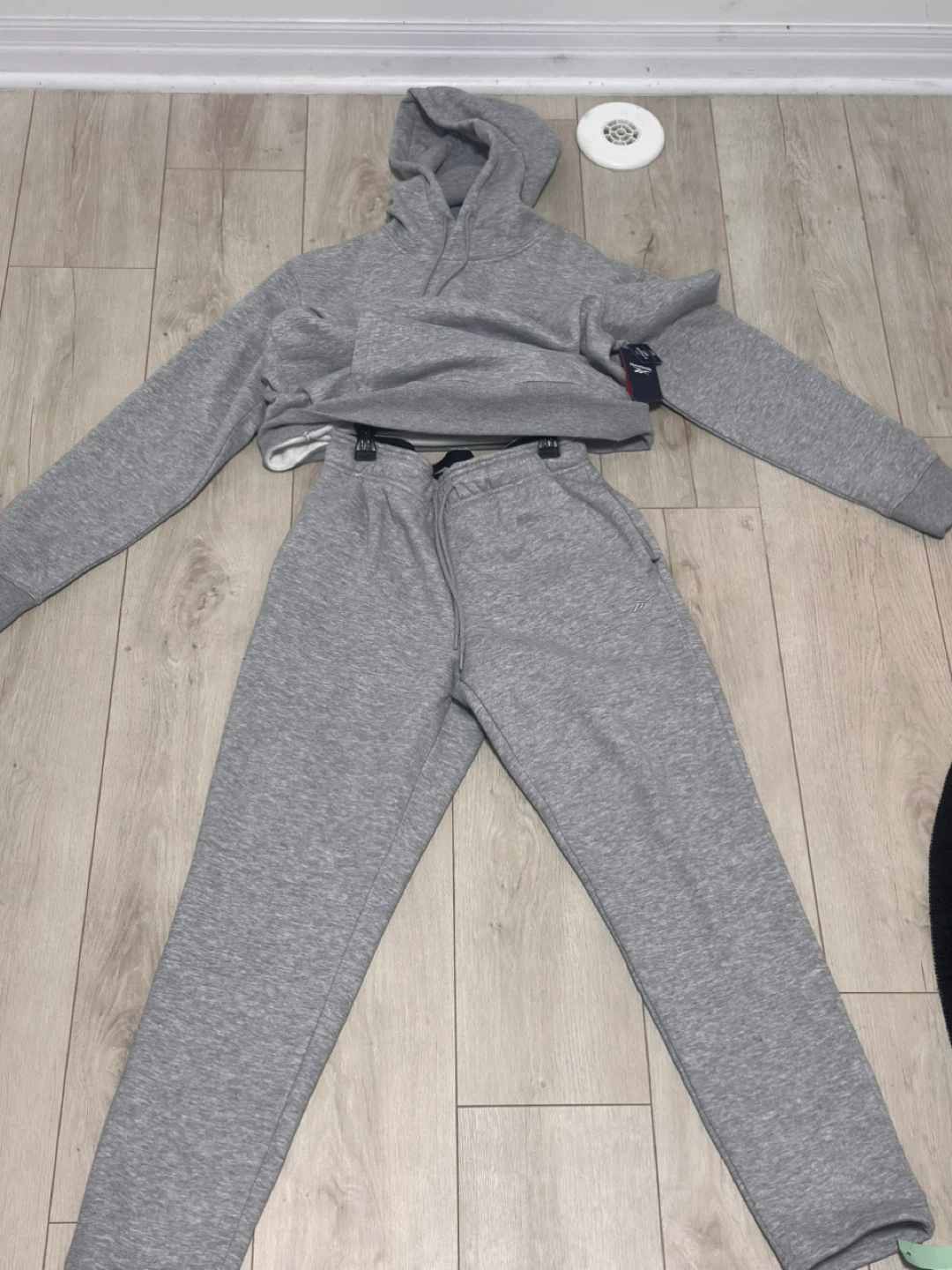 Reebok Grey Hoodie & Sweatpants Set - Size M - photo 2