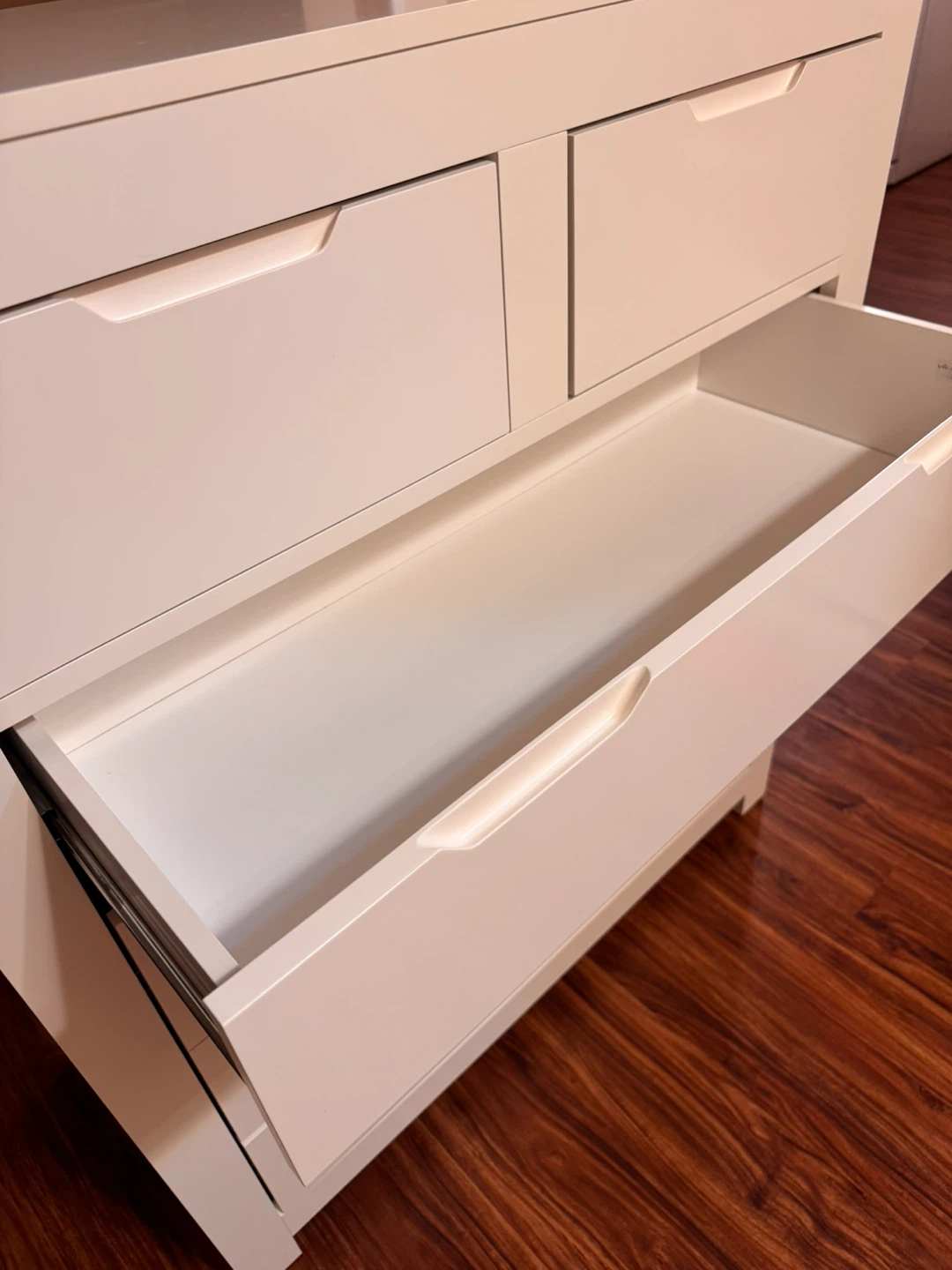 White 6-Drawer Dresser - photo 3