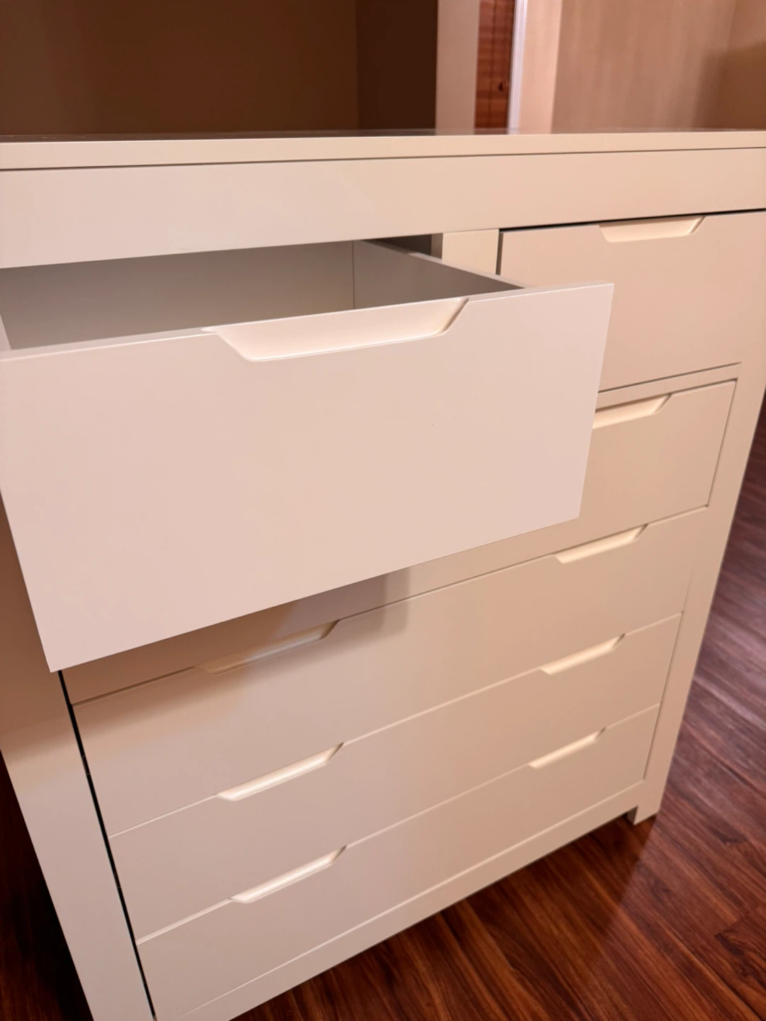 White 6-Drawer Dresser - photo 2