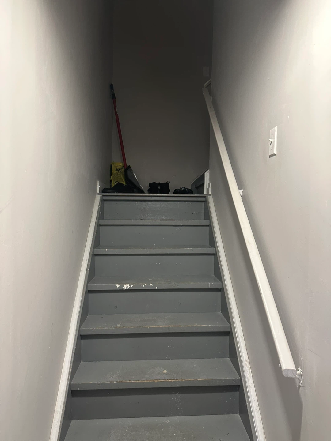 One room in two bedroom basement - photo 3