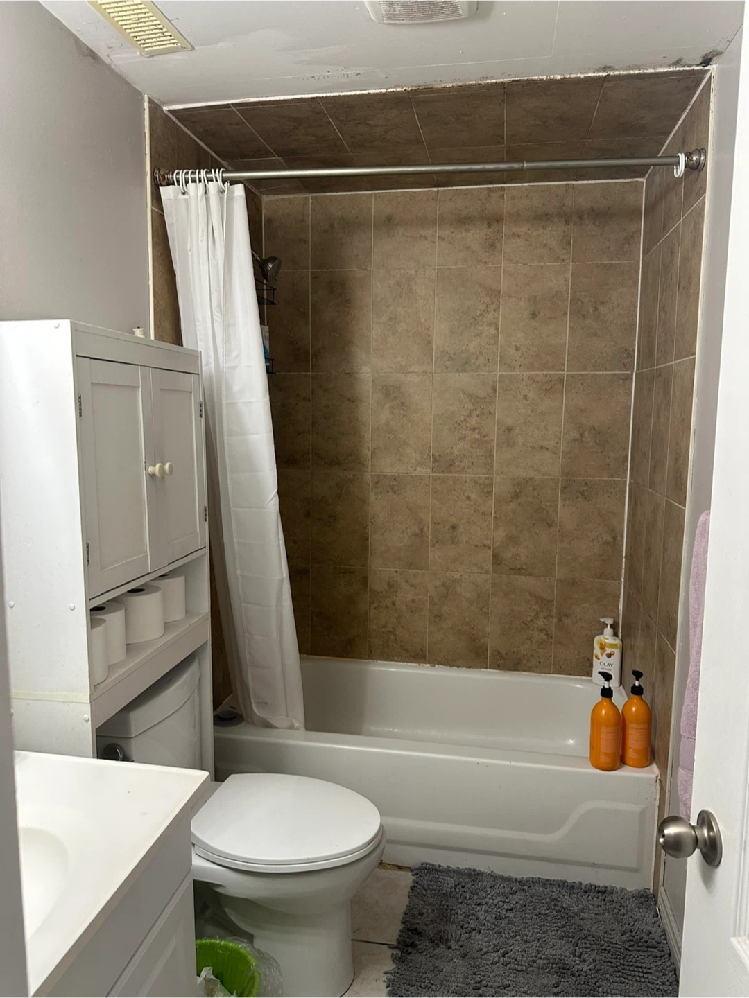 One room in two bedroom basement - photo 2