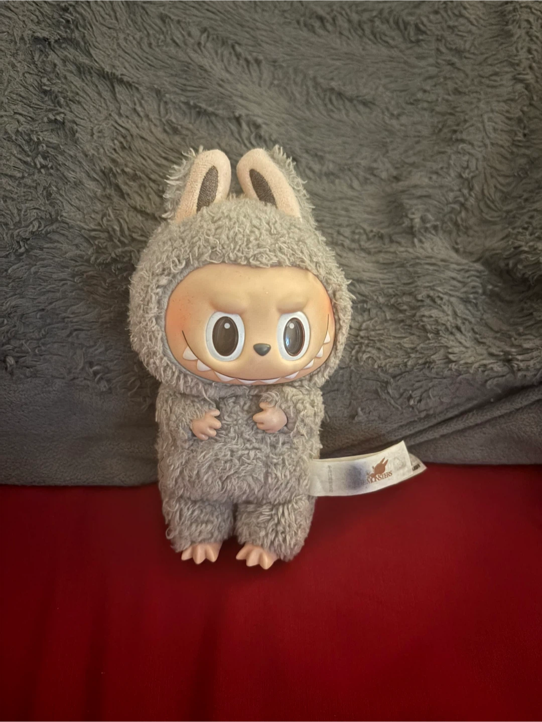 Labubu (grey)