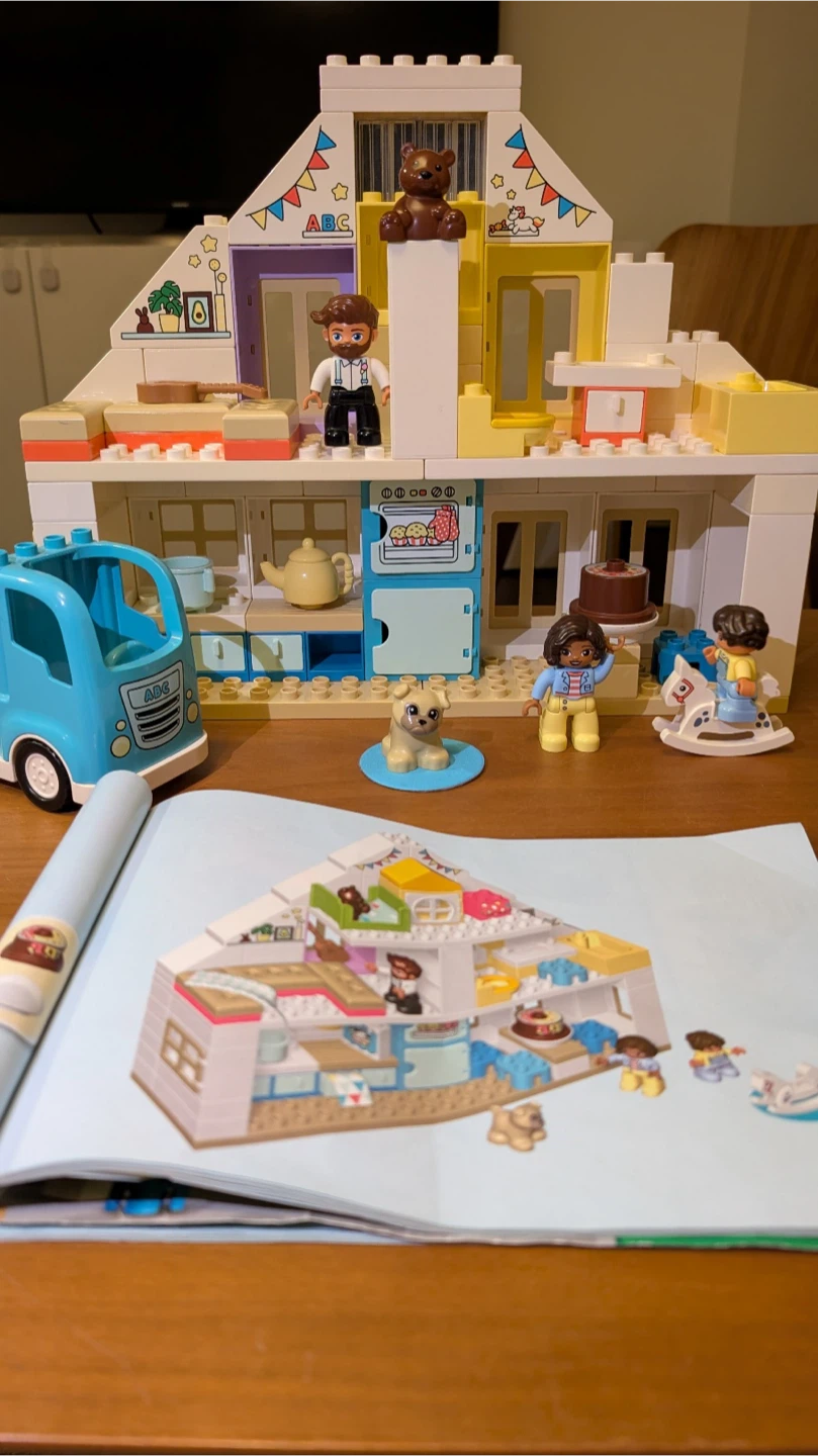 LEGO DUPLO Townhouse 💛🩵 - photo 2