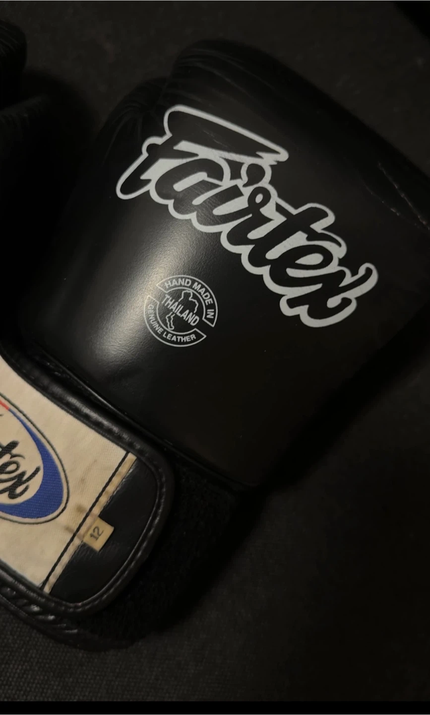 12oz Black Leather FAIRTEX BGV1 Muay Thai/Boxing Sparring Gloves - photo 5