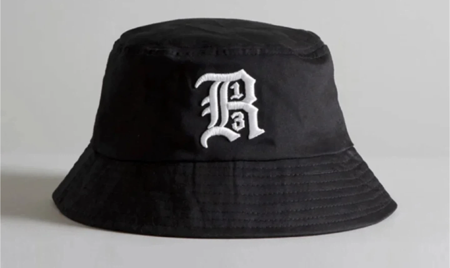 BNWT R13 Black Embroidered Bucket Hat - Unisex - One Size