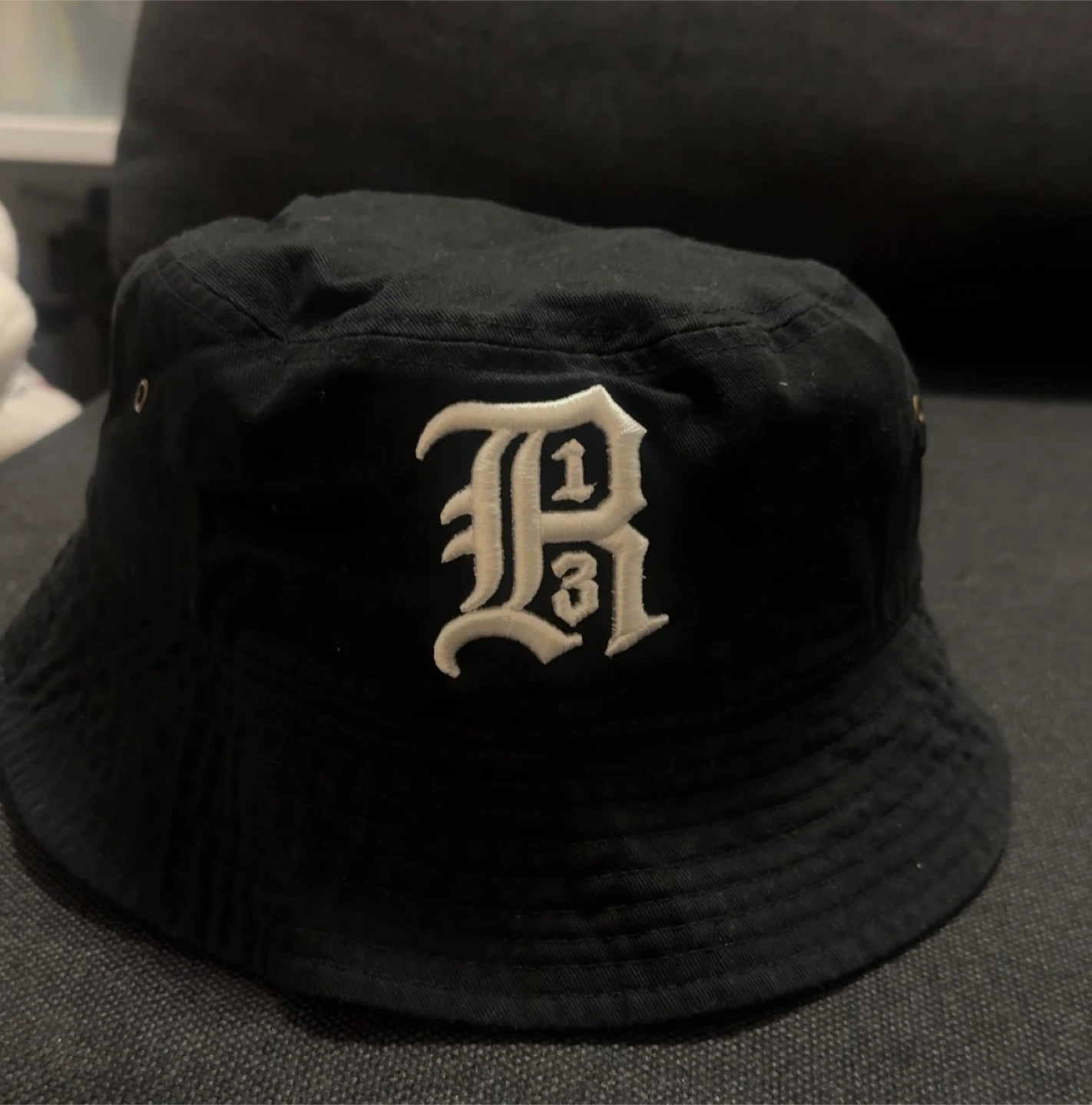 BNWT R13 Black Embroidered Bucket Hat - Unisex - One Size - photo 2