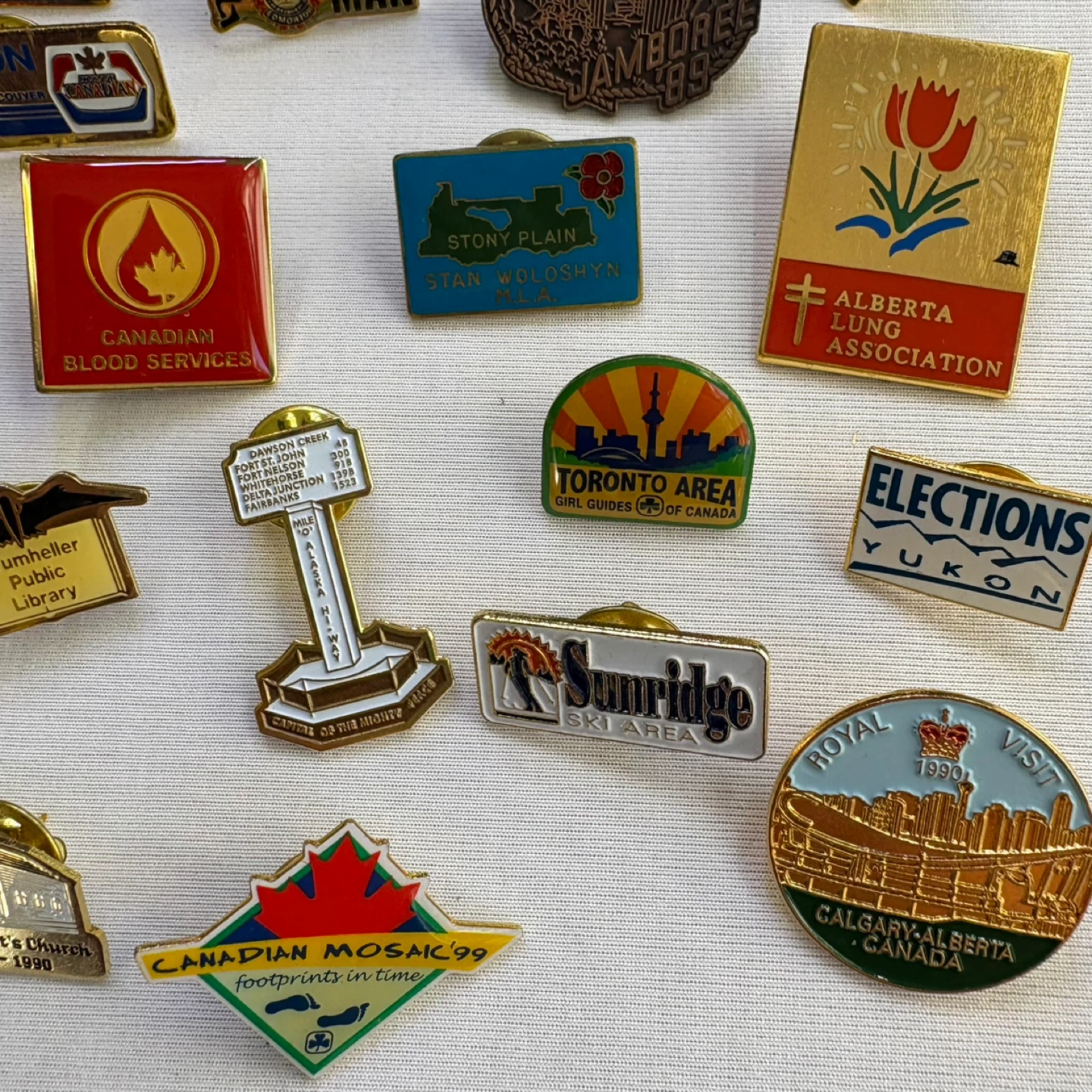 Vintage Collector Pins Canada Alberta Calgary Edmonton Toronto - photo 4