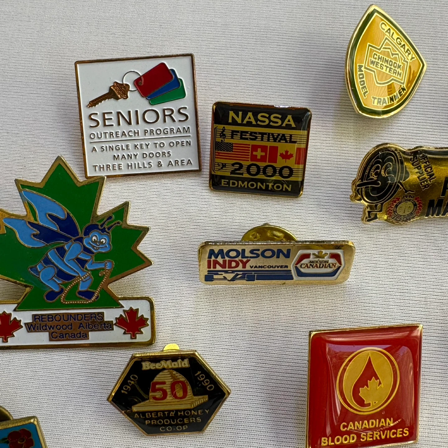 Vintage Collector Pins Canada Alberta Calgary Edmonton Toronto - photo 2