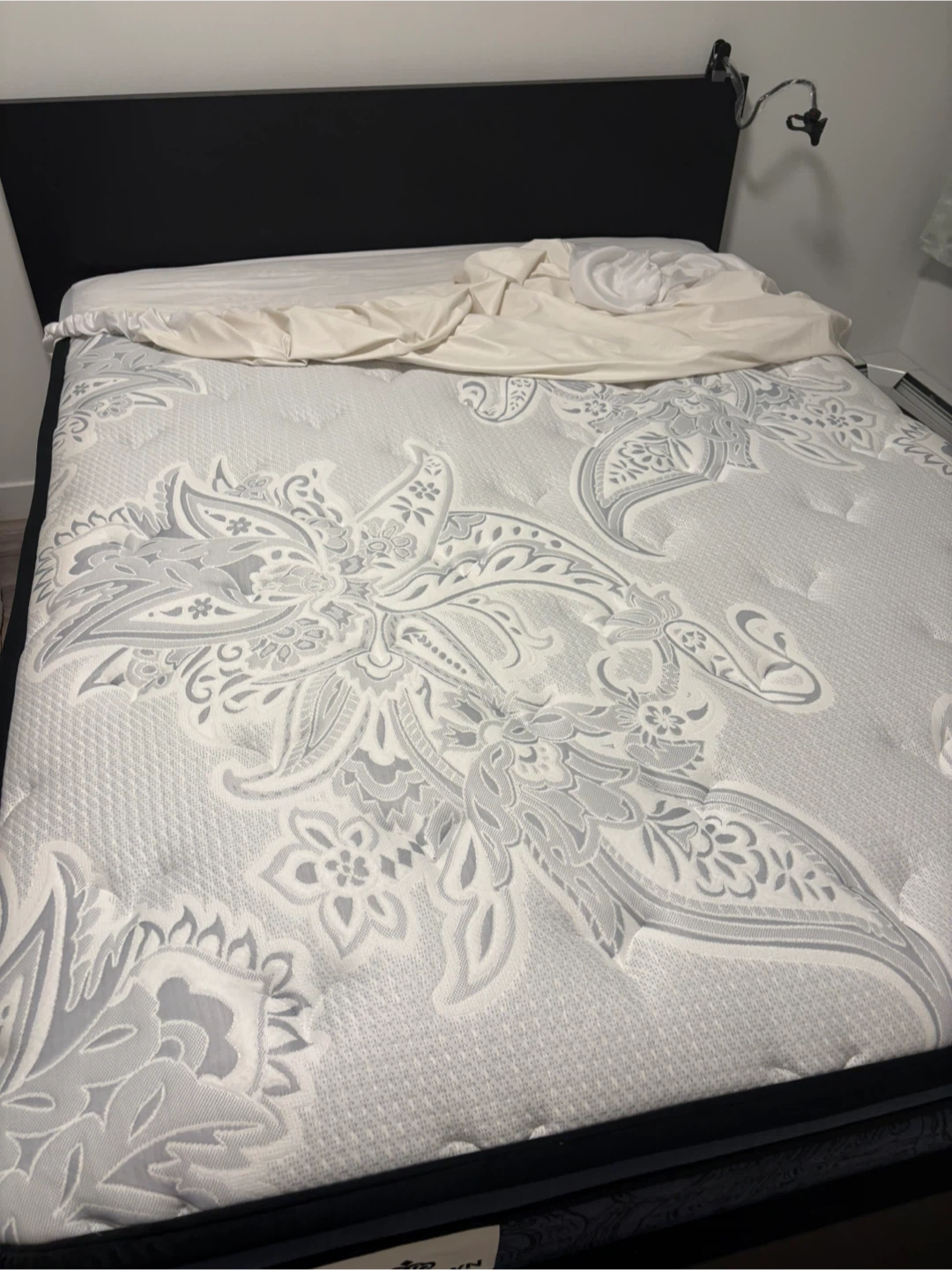 IKEA bed frame + Sleep country Queen Mattress - photo 3