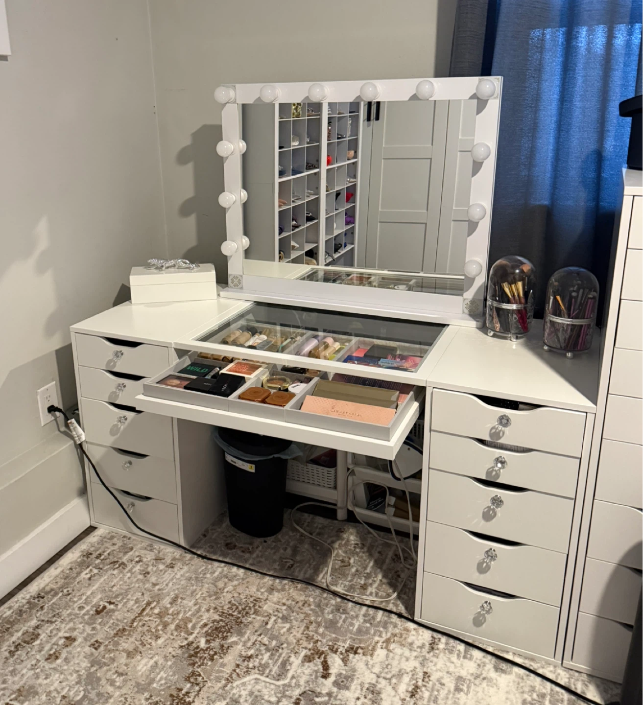 Vanity Desk with Lighted Mirror
