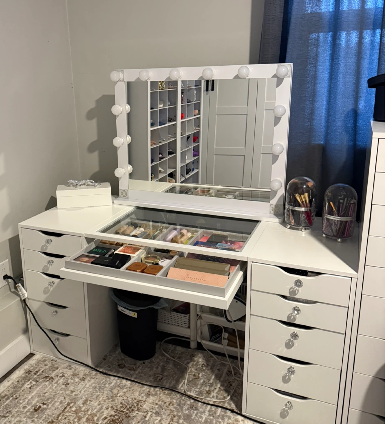Vanity Desk with Lighted Mirror - photo 2