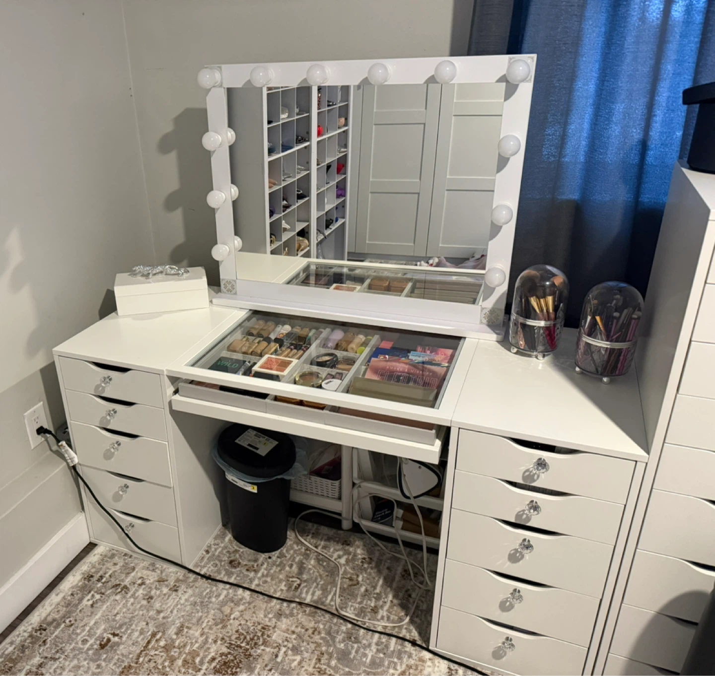 Vanity Desk with Lighted Mirror - photo 3