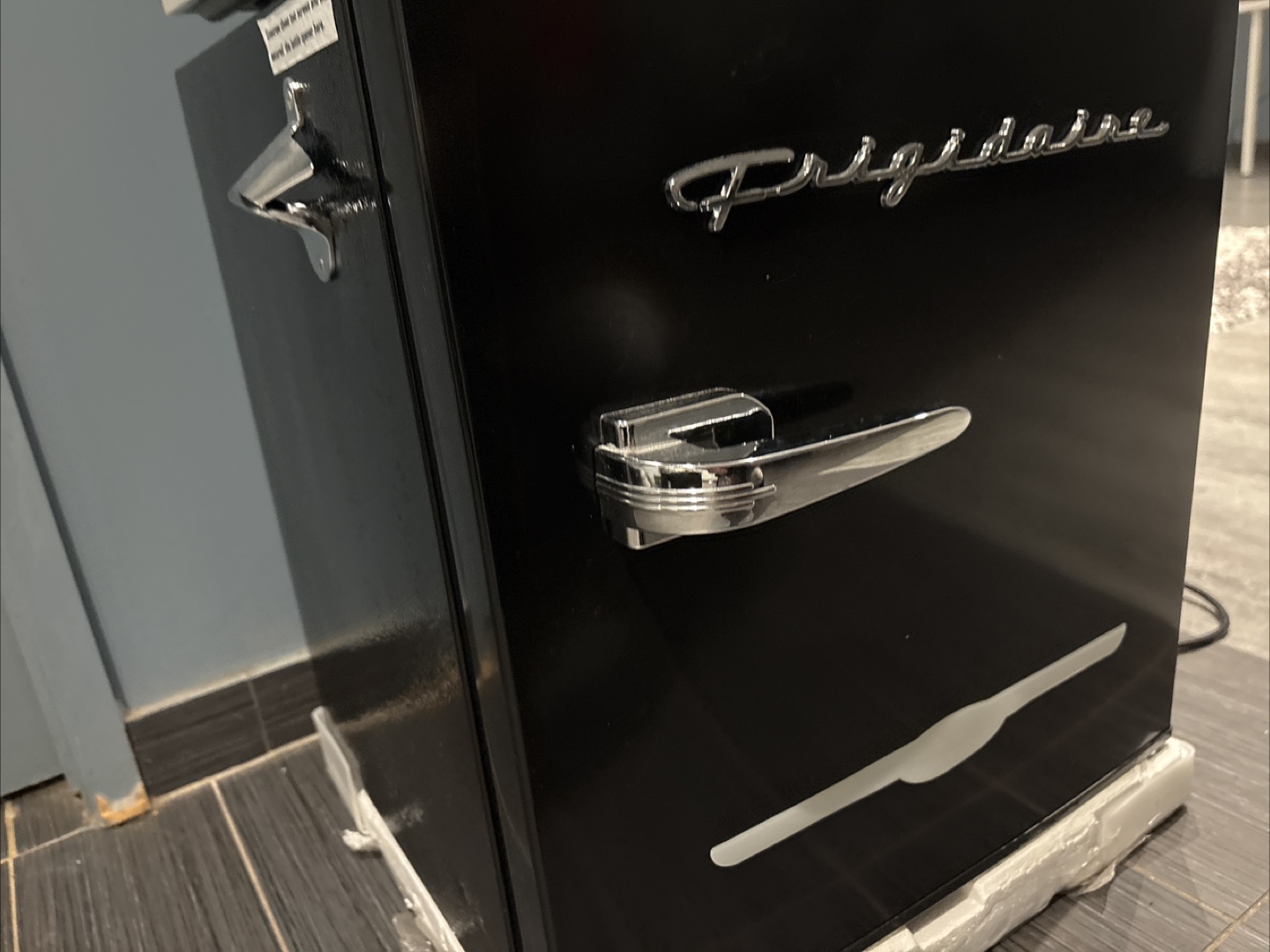 Frigidaire Mini Fridge - Black - photo 5
