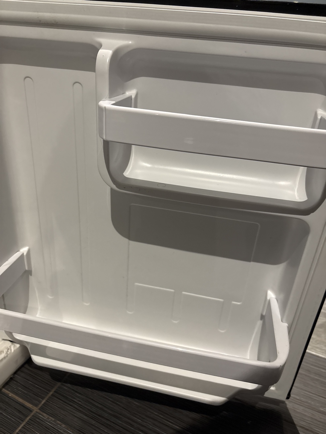 Frigidaire Mini Fridge - Black - photo 4