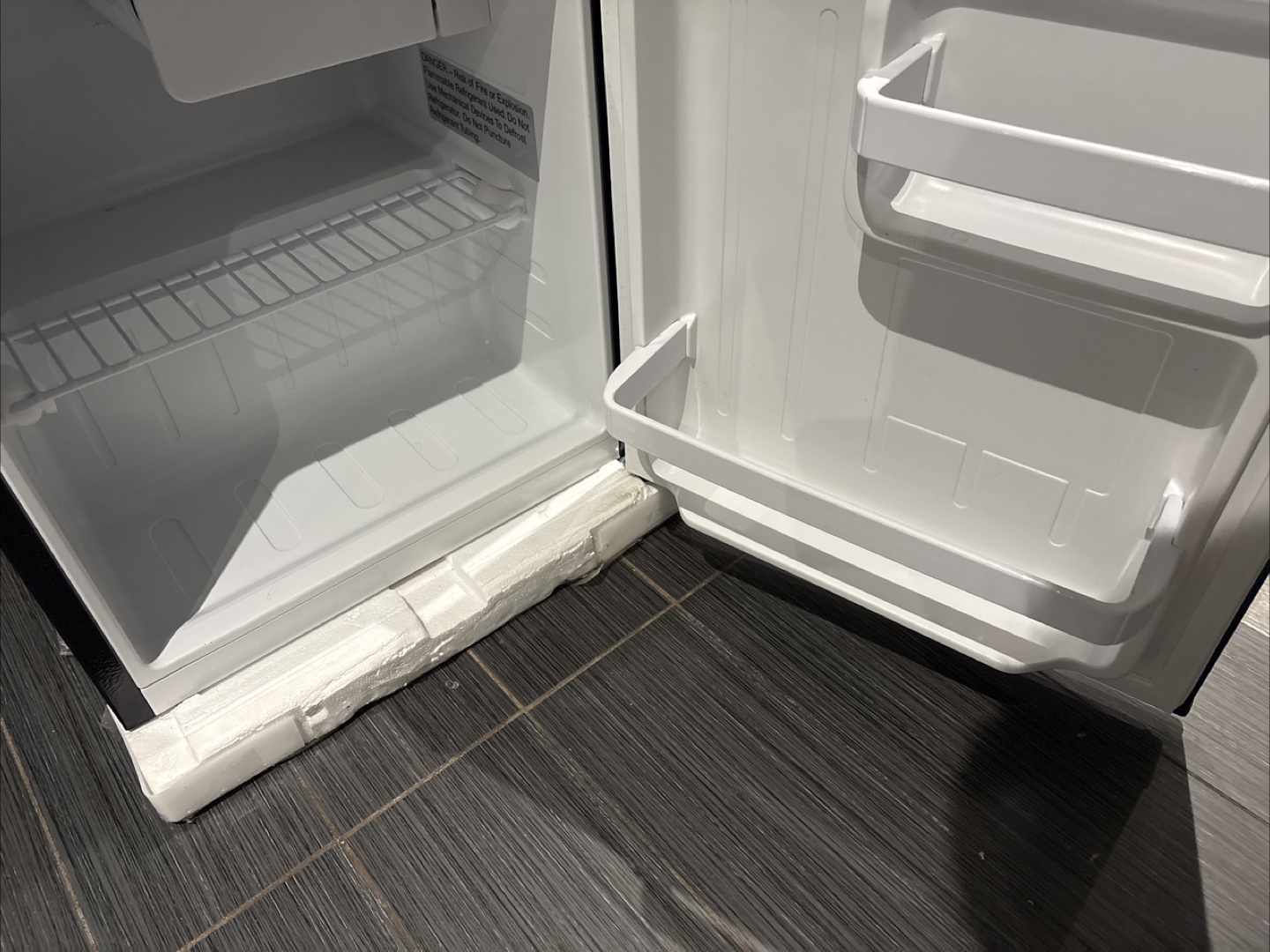 Frigidaire Mini Fridge - Black - photo 2
