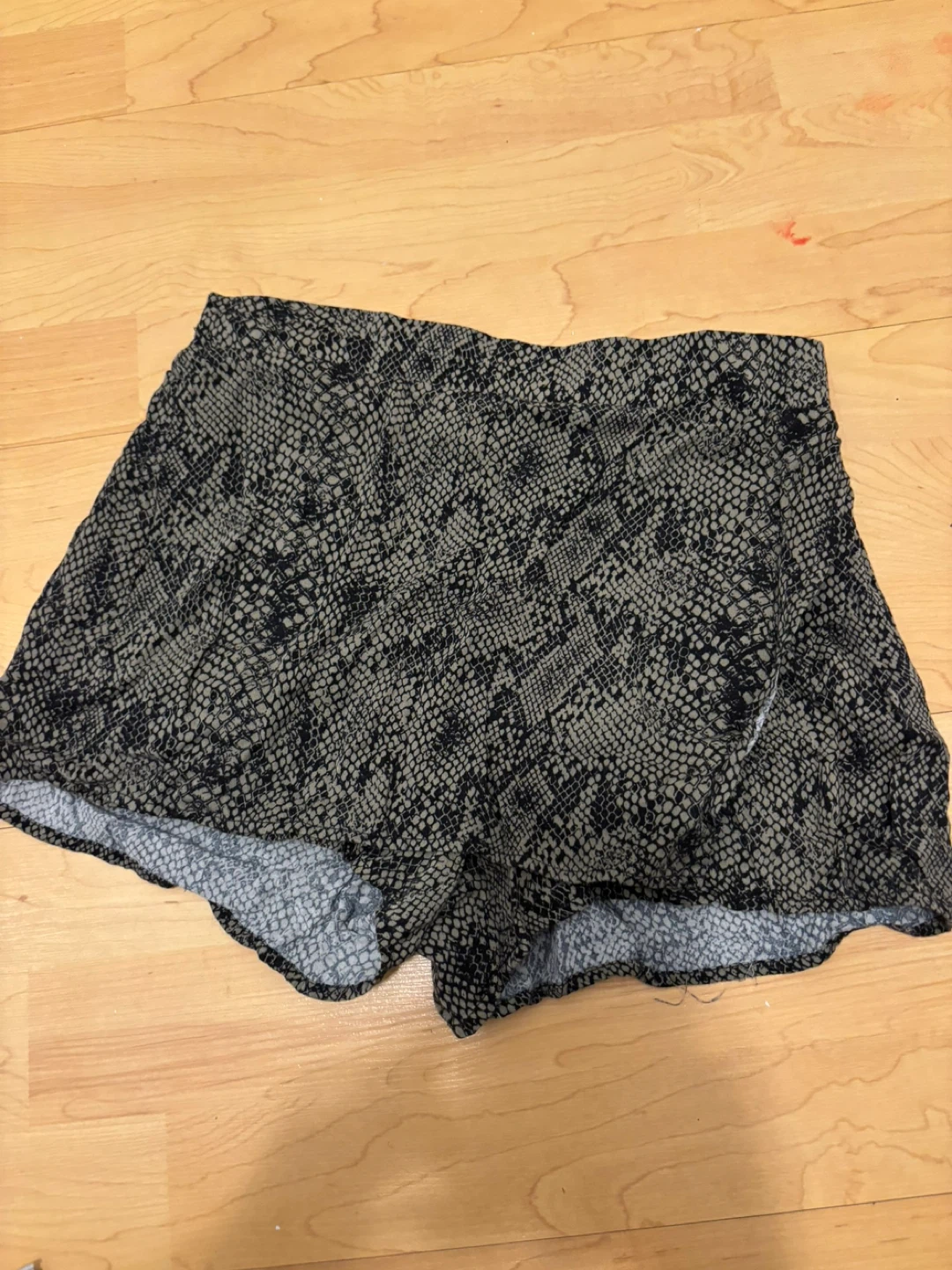 Snakeskin Print Skort - Size XS - photo 3