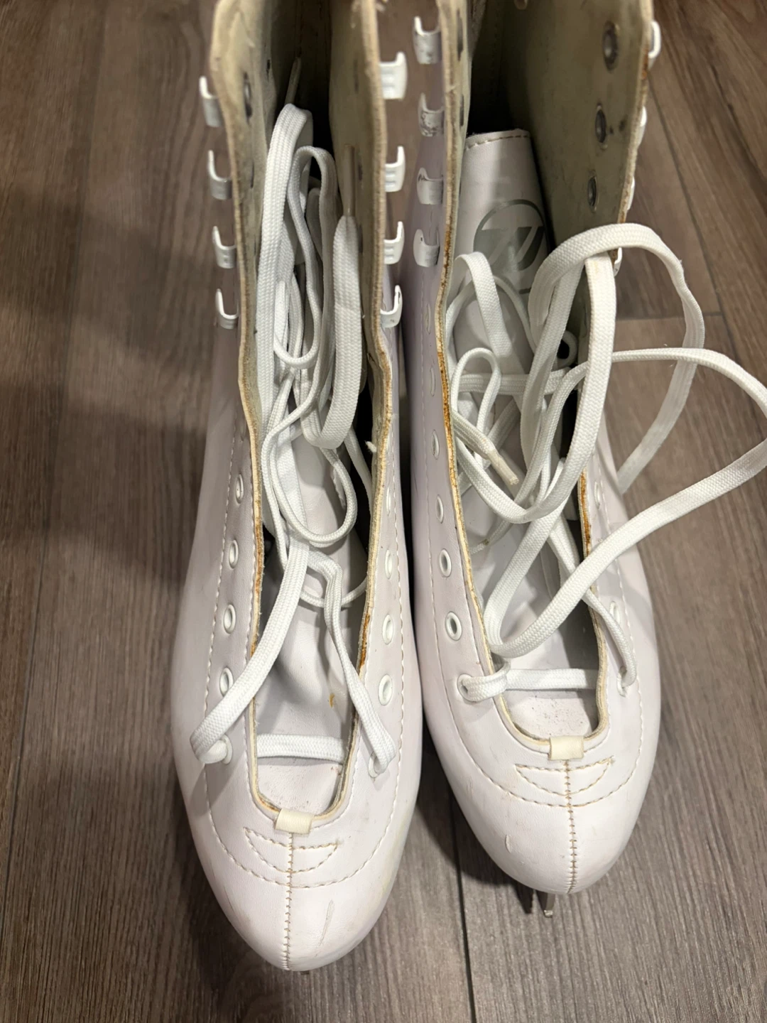 Winnwell Figure Skates - Size 7 US - photo 4