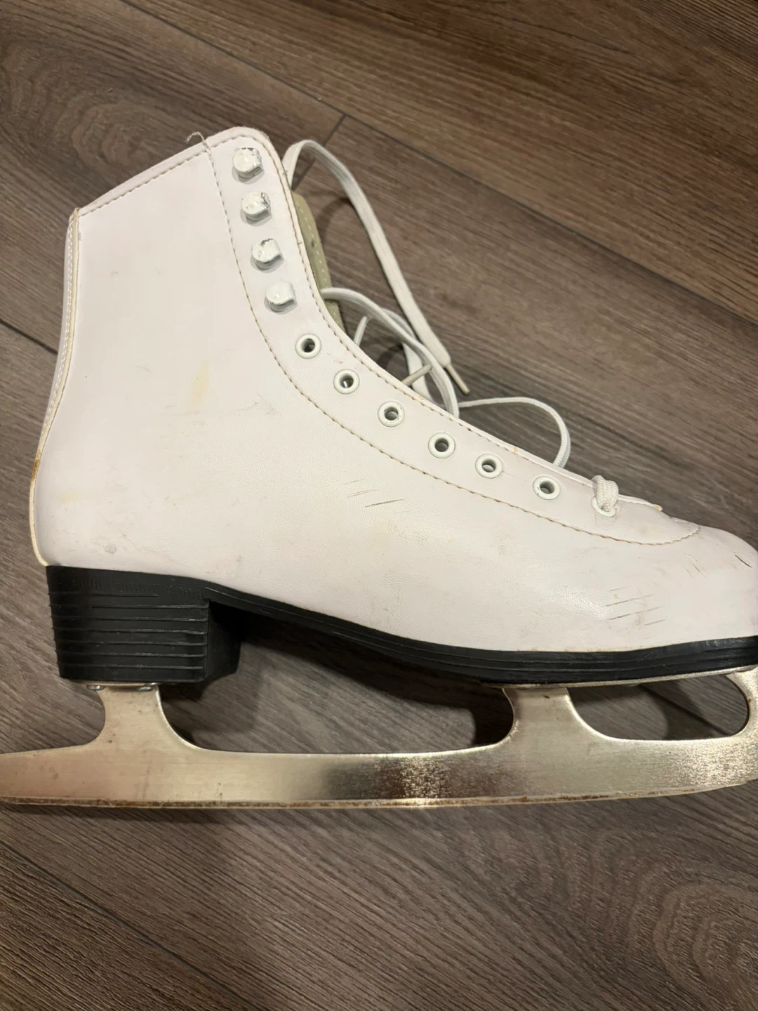 Winnwell Figure Skates - Size 7 US - photo 3