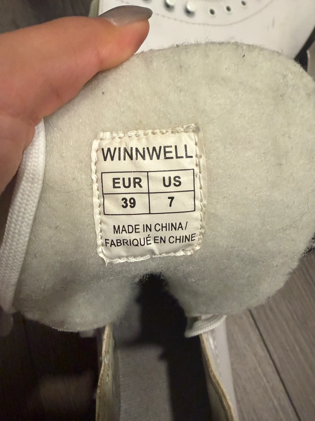 Winnwell Figure Skates - Size 7 US - photo 5