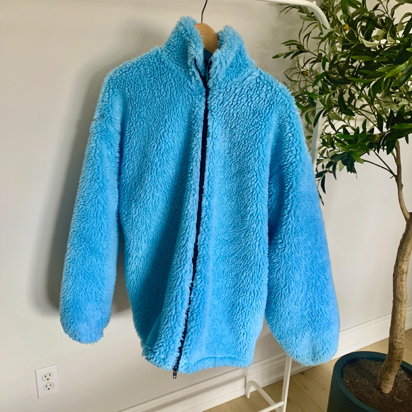 Oversized Unisex Blue Teddy Jacket – Very Warm & Eye-Catching - photo 2