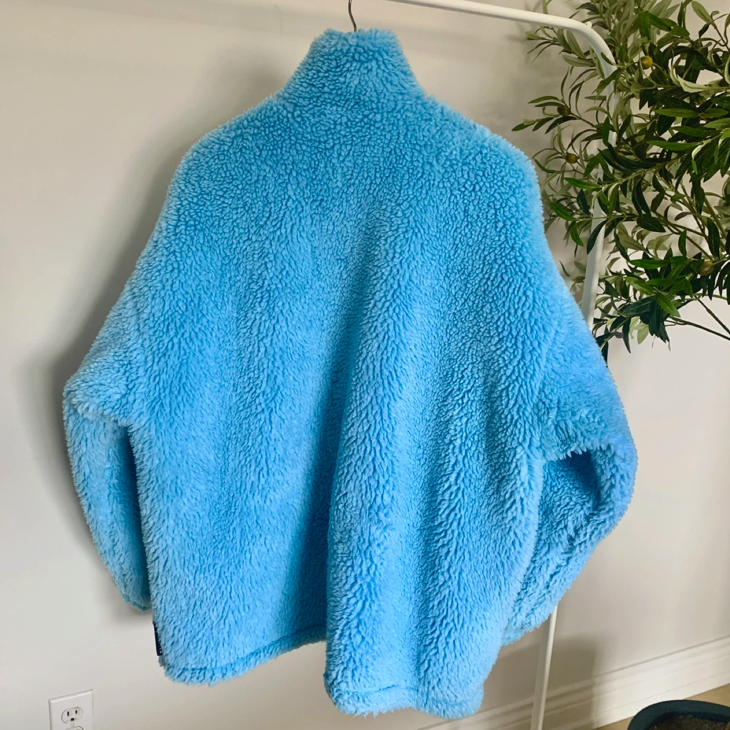 Oversized Unisex Blue Teddy Jacket – Very Warm & Eye-Catching - photo 3