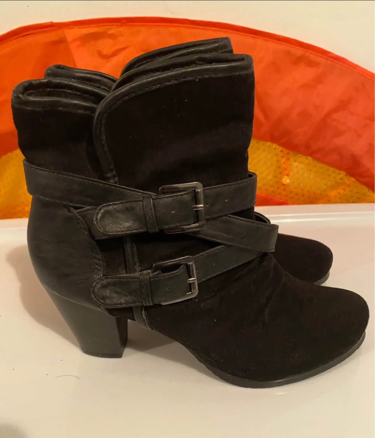 Women’s boots size 8