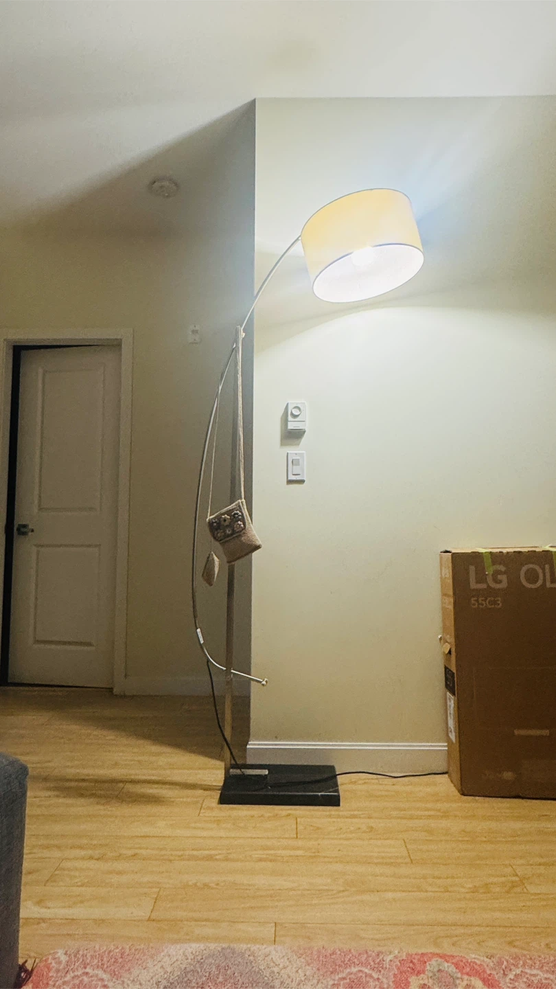 Like brand new Arc Floor Lamp - photo 3