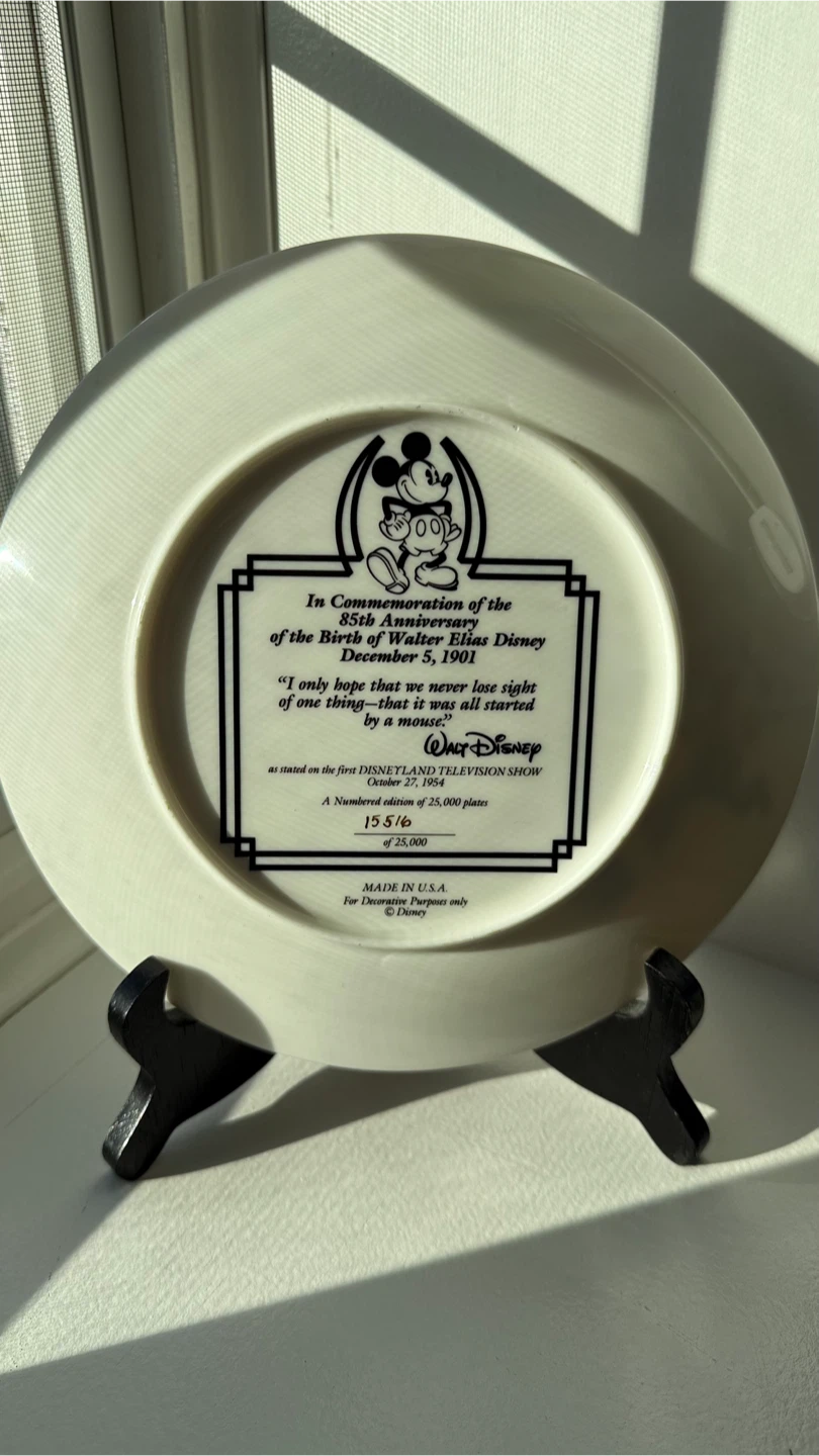 Walt Disney 85th Anniversary Plate - photo 2