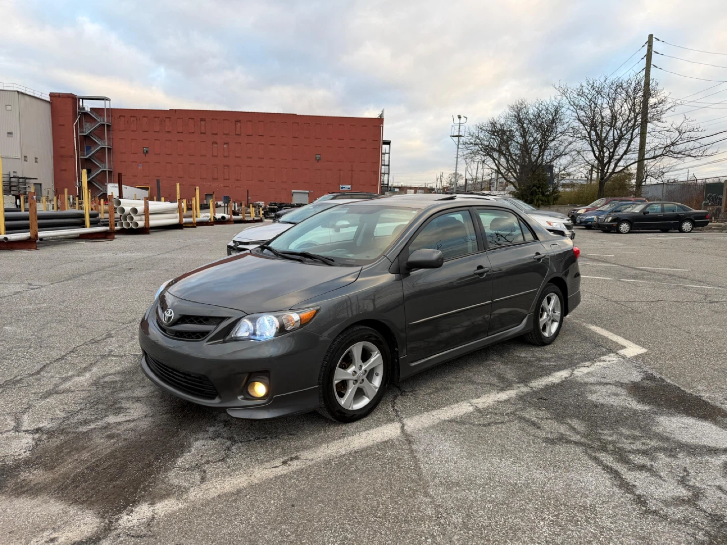 Toyota Corolla Gray Sedan - photo 2