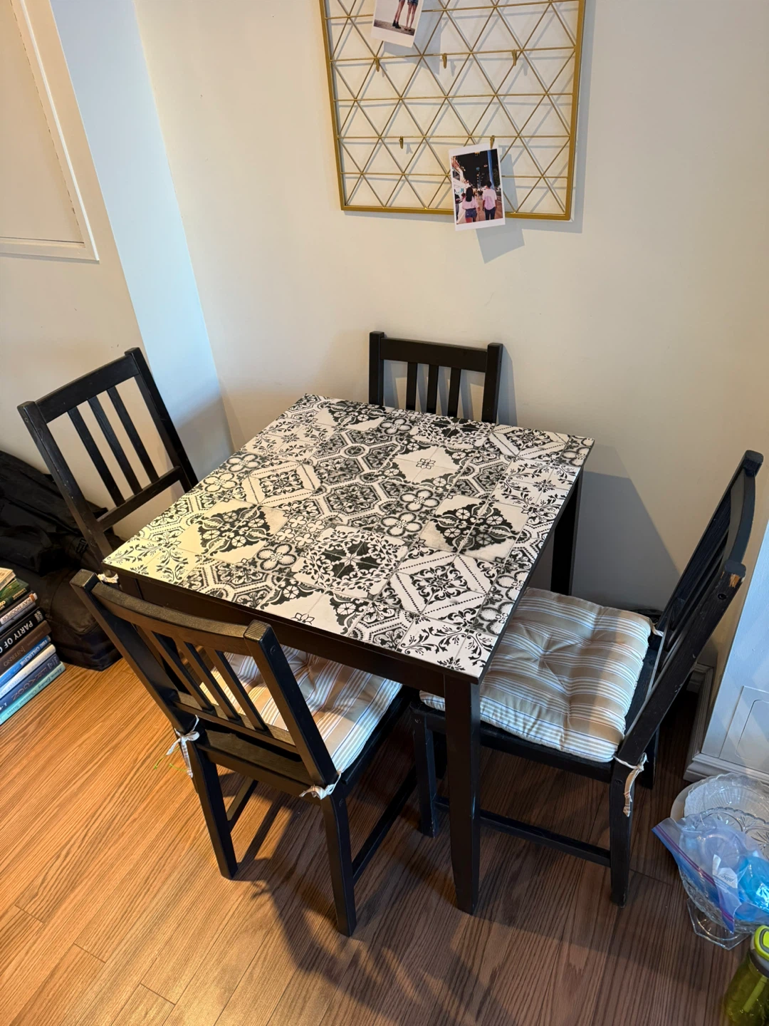 Ikea square table and x4 chairs - photo 3