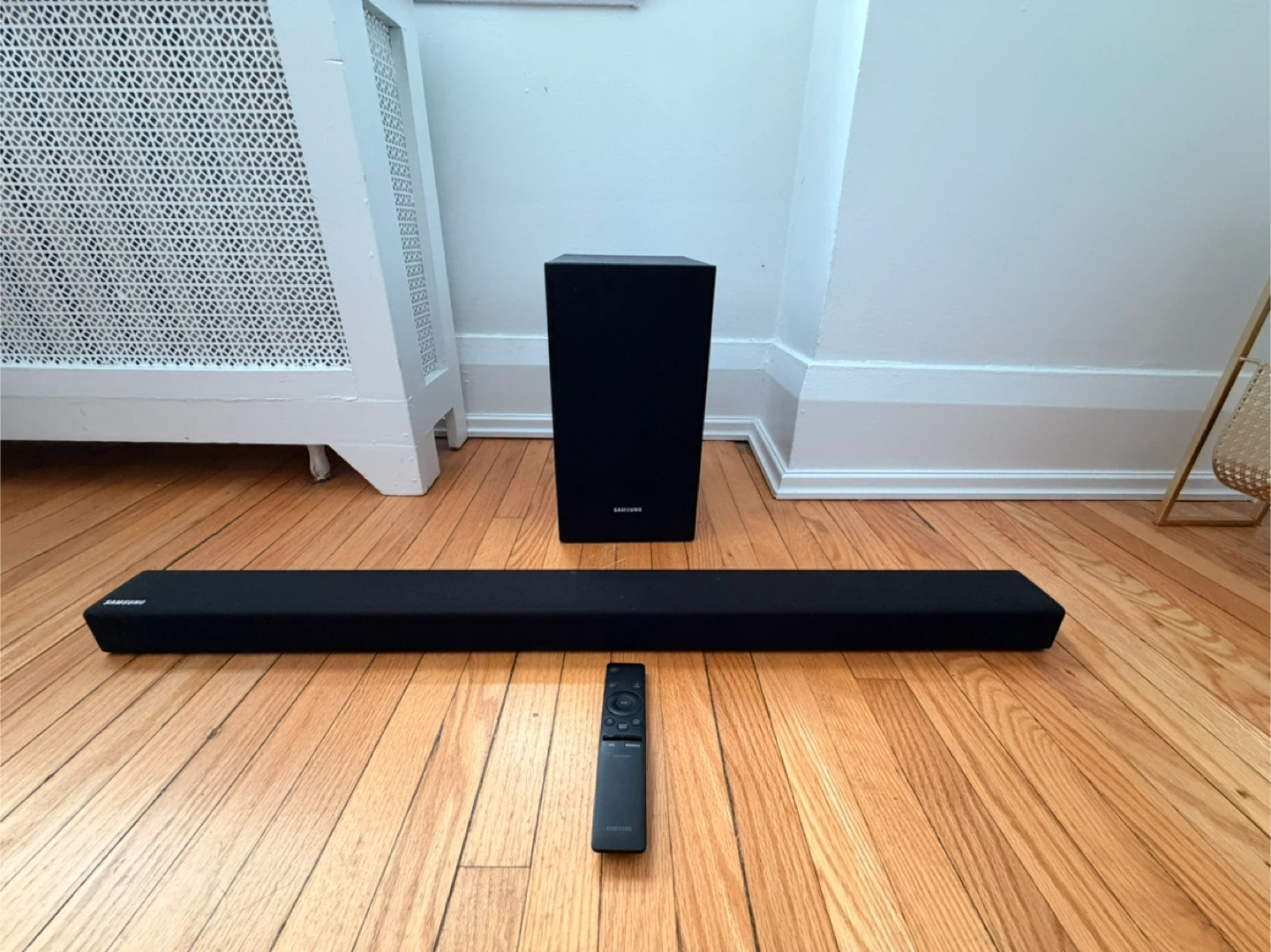 Samsung Soundbar with Wireless Subwoofer – HW-R450
