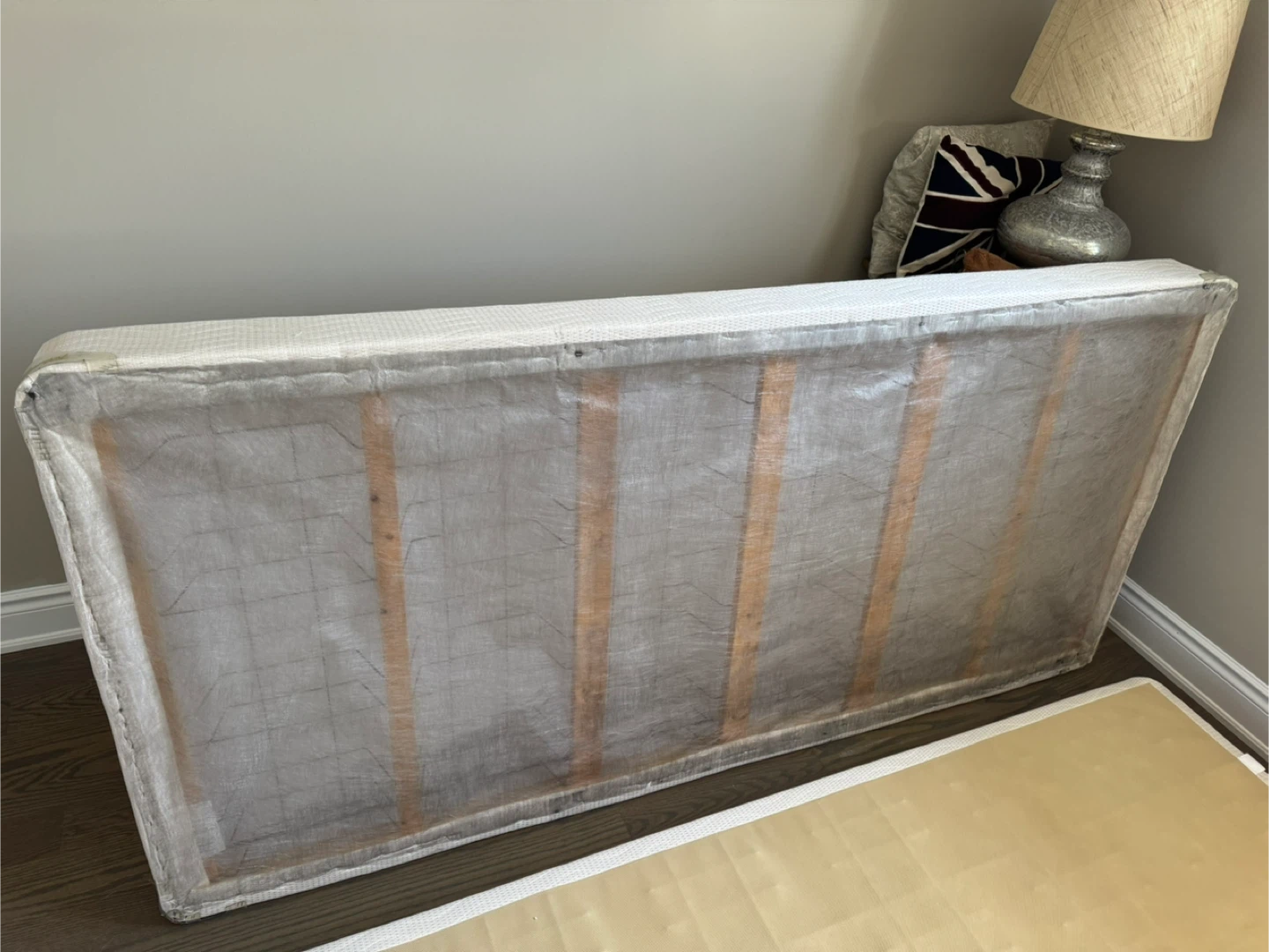 2 x Beautyrest Twin Box Spring - Excellent Condition - photo 4