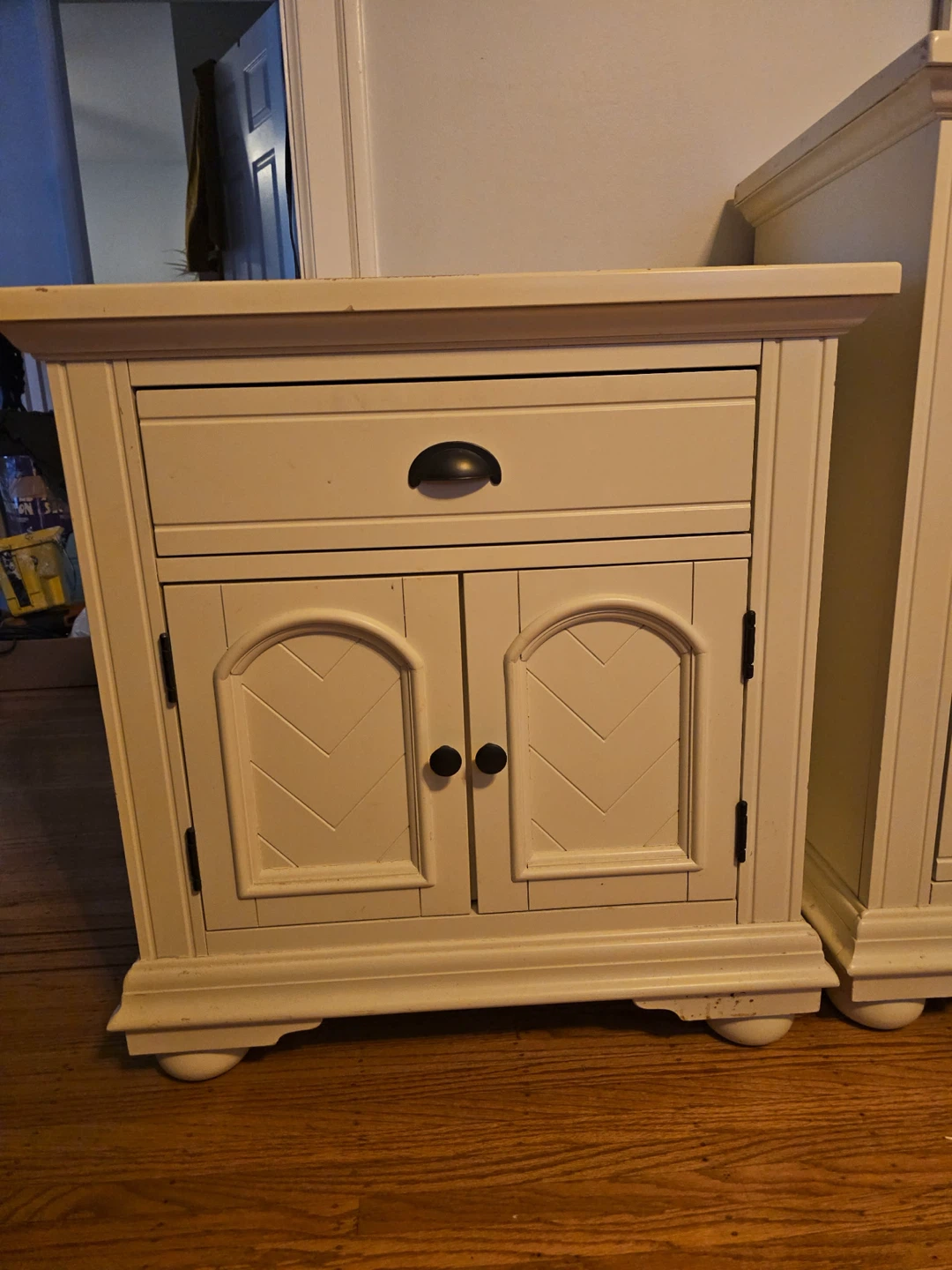 Cream-coloured Dresser with Mirror and Nightstand - photo 4