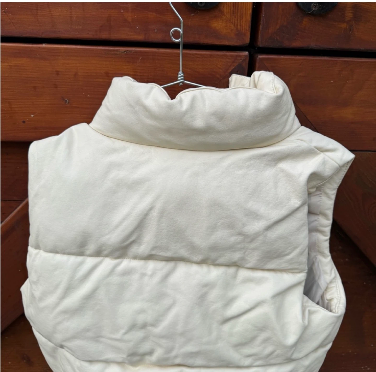Hollister Puffer Vest - Size Small - photo 3