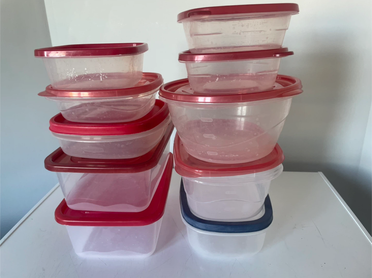 10x Food Storage Containers with Red Lids