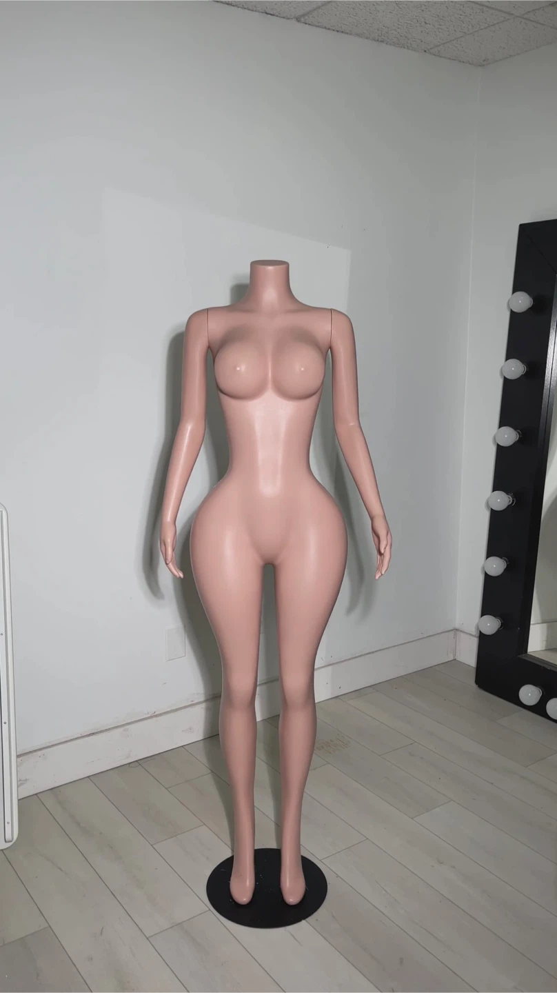 Curvy Mannequin
